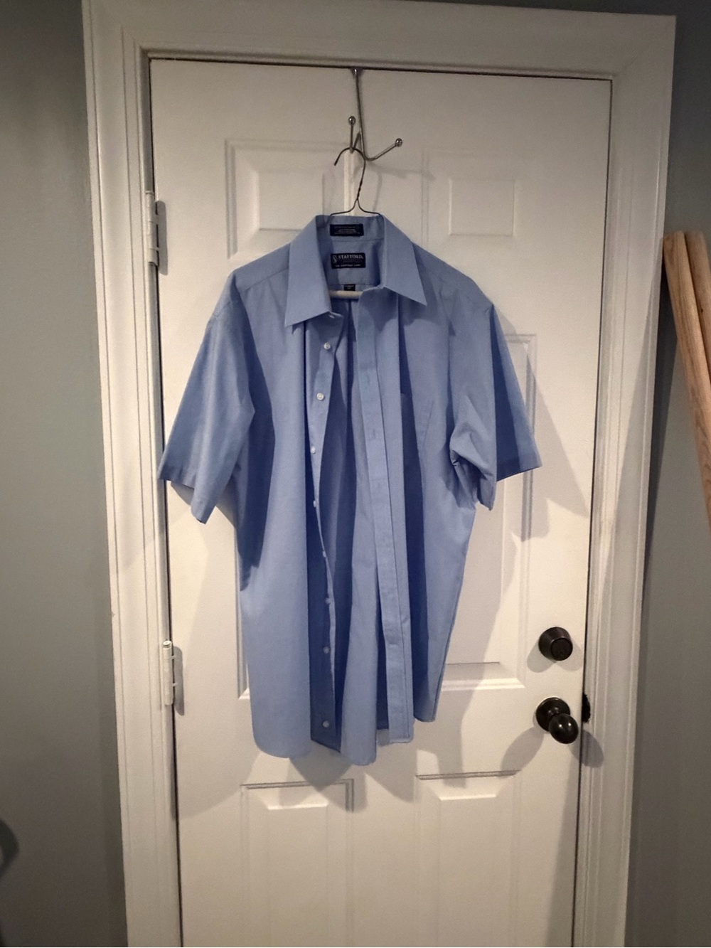 Stafford Men’s Light Blue Short Sleeve Button-Up Dress Shirt